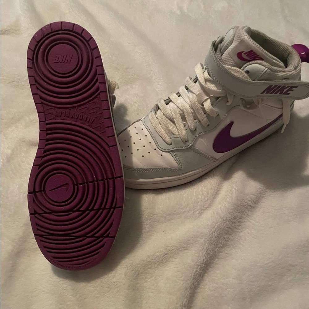 Nike Light Gray Athletic Shoes